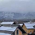 Апартаменты Xxl Cosy Goisern, Centre With Mountain View Бад Гоисерн