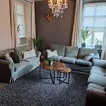Апартаменты Xxl Cosy Goisern, Centre With Mountain View Бад Гоисерн