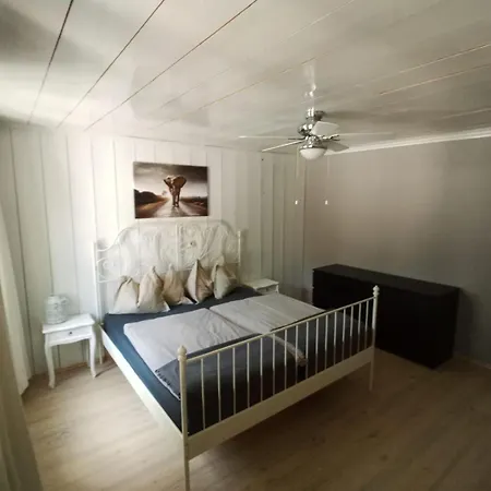 Hinterer 2&5 Bedrooms * Бад Гоисерн