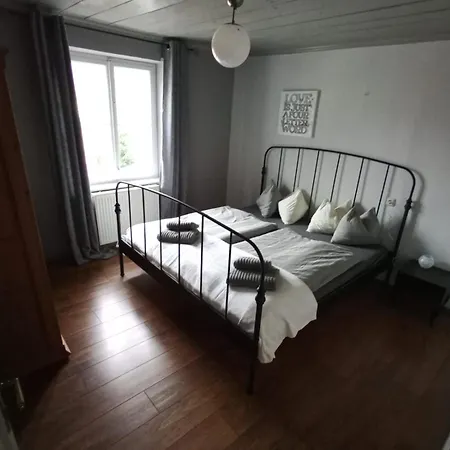 Hinterer 2&5 Bedrooms Apartment *