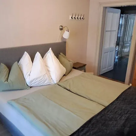 Xxl Cosy Goisern, Centre With Mountain View Апартаменты *